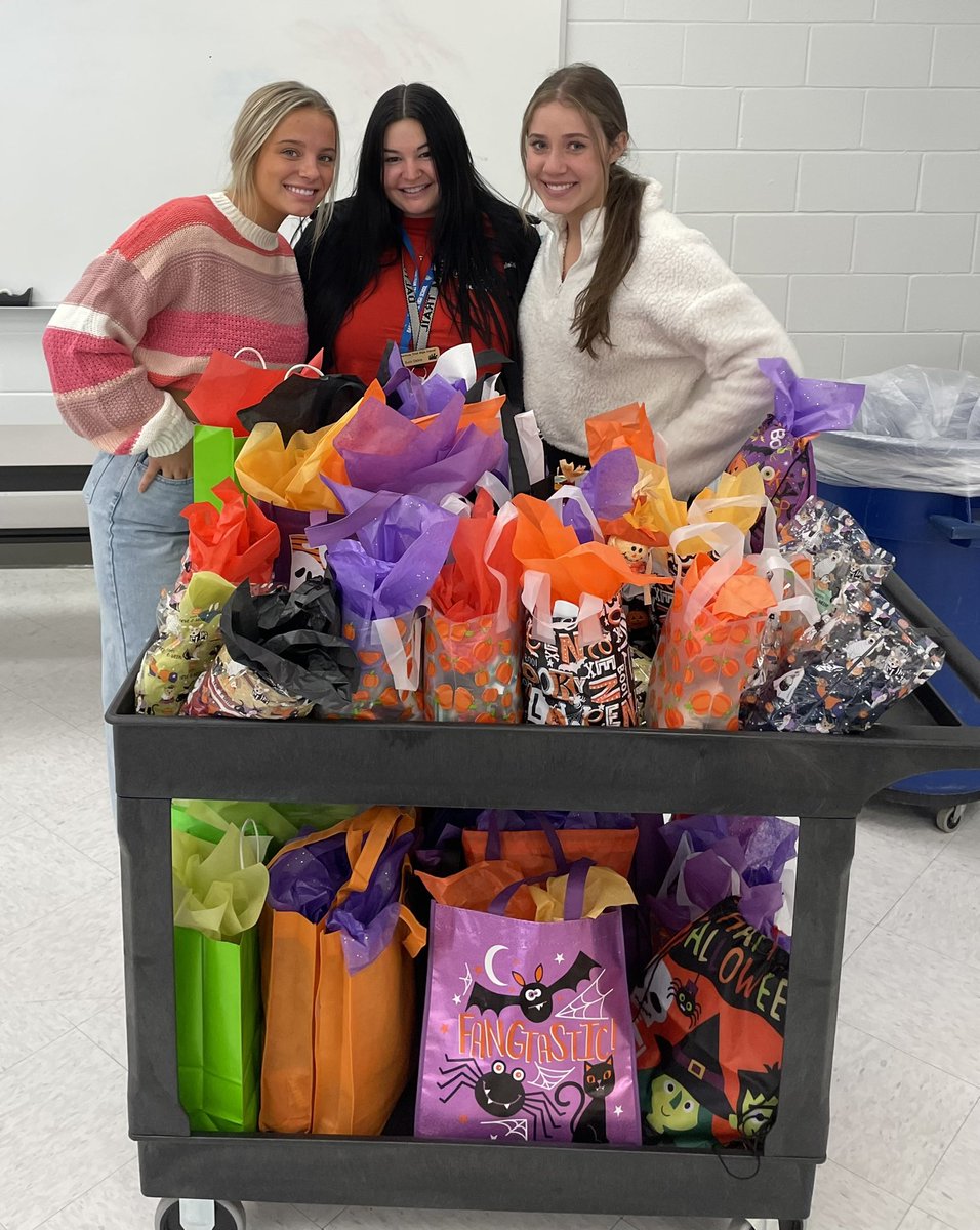This week our Beta Club partnered with BTHS for the House to create treat bags for kids not able to go trick-or-treating this year! What a thoughtful way to spread joy to others this Halloween! #bths #charactercounts #studentspotlight