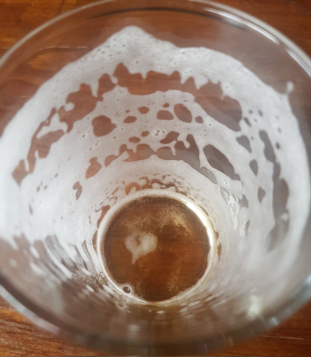 blackcatliv's tweet photo. #FreshCaskFriday ™️ and it's Lucy from @StrawFBrewery 
Look at the condition on that!
#craftbeer #craftcask #realale #lacing #beer #nerd #caskclub https://t.co/iXKO5leKQG