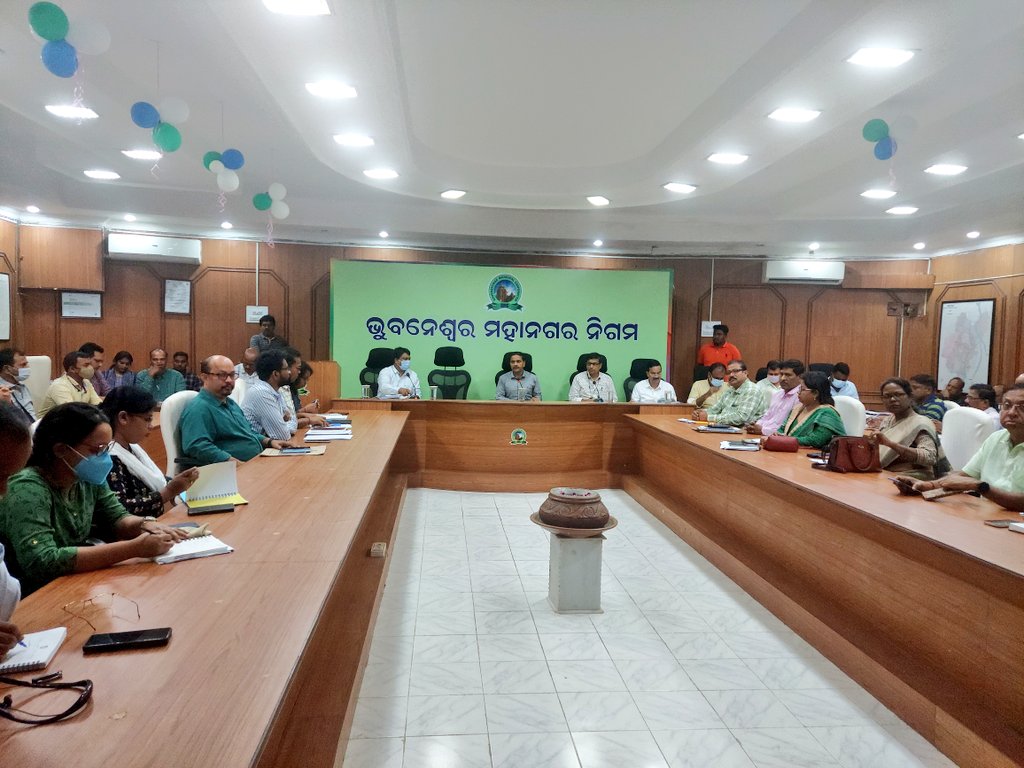 bmcbbsr's tweet photo. BMC plans to make Bhubaneswar free from #openwaste.
An awareness cum training was held today under the chairmanship of BMC Commissioner, Add Comm attended by Supervising Officers, Swachha Supervisors, NGO partners, Agency & Team BMC.
@CMO_Odisha @HUDDeptOdisha @SwachhBharatGov https://t.co/v57wGbo7iq