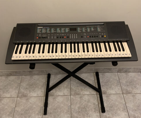 vheissu77's tweet photo. @martinic mine was a #yamaha #psr200 (but without letters on the keys)ca. 1992.
Now I have a Yamaha portable Grand DGX-520 at home and some keys &amp; synths in the studio :)
(also own a Vermona ET 6-1 ... but it's not in use anymore) https://t.co/AIhR5lou4F