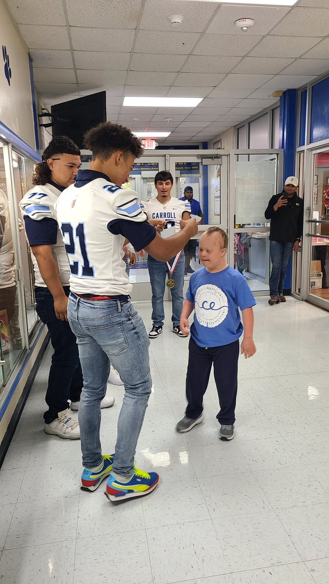 We had the amazing Mary Carroll High School football team greeting our Cubs this morning. Our Caring Cubs were so excited to receive their awards from the team! Thank you for taking time out of your day to make our Cubs feel special. 💙🐯💛🐾 #futuretigers #CKH @CCISD