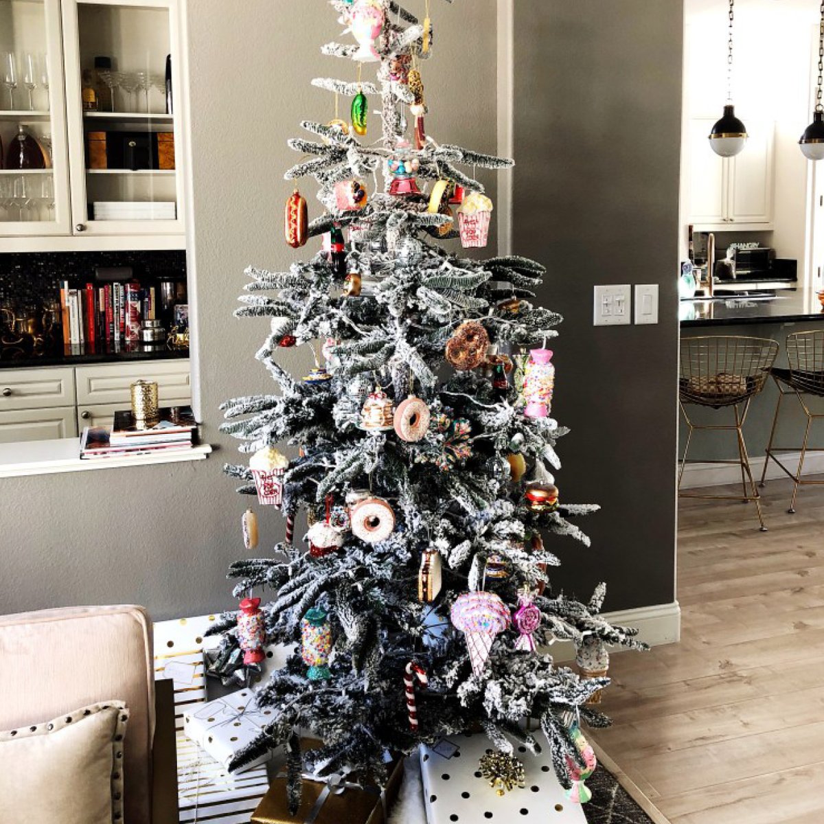 ChristmasCenter's tweet photo. Shop this look with our wide variety of food and beverage ornaments &amp; garland, and save 15% off any of our 'Northlight' artificial Flocked Christmas trees to complete the look. Use code: NORTHLIGHTTREESALE at checkout. #shopchristmascentral https://t.co/aMc50OHibp https://t.co/YAeWULBbXR