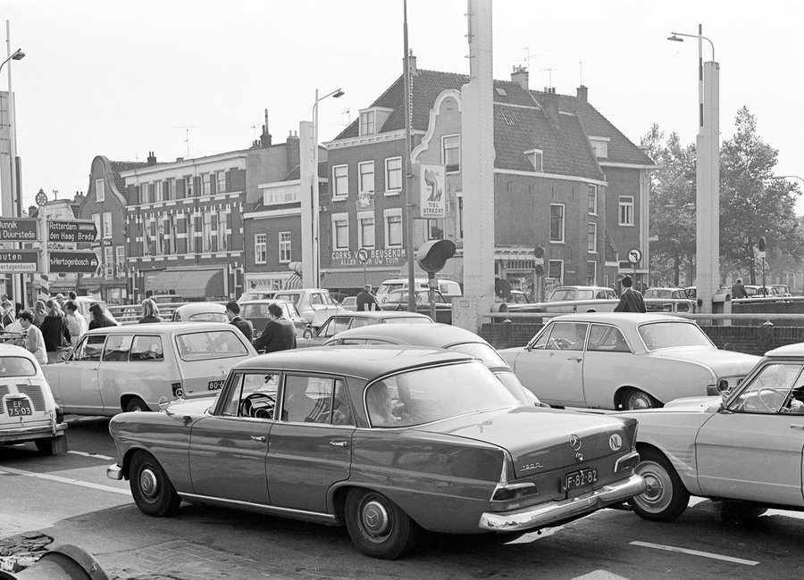 fietsprofessor's tweet image. Don't design your streets for what you see. Design them for what you WANT to see.

~Ledig Erf, #Utrecht, 1969-2022 (by @edwinlucas_)