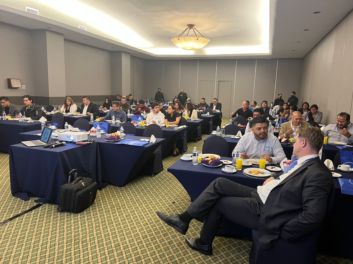 rglaboratorios's tweet image. Tomamos un break para disfrutar de un delicioso desayuno y continuar con nuestro Entrenamiento Comercial, buen provecho.

#RGLabs #EntrenamientoComercial #MMMGroup