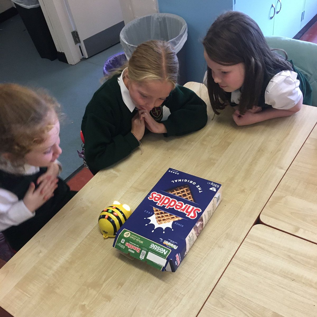 stbrigids_gns's tweet image. Second Class, Room 7 were practicing their programming skills using the Bee-Bots this week 🐝🖥️ @mathsweek #mathsweek2022 #IUseMaths
