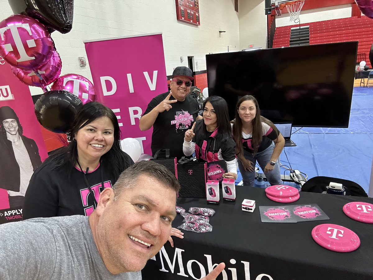 Getting ready for our career day in Javier Saenz Jr High @LaJoya TX @MissionTXperts @VictorF0907 @Aejaz_H @m_wan4life @tmobilecareers