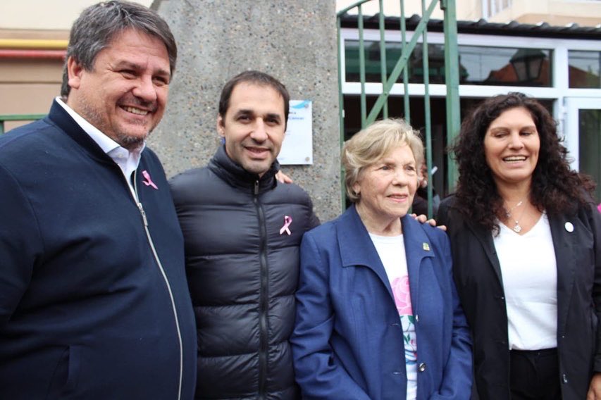 claudominguez02's tweet photo. Hoy entregamos un reconocimiento a quienes conforman la organización Lucha Neuquina Contra el Cáncer, por su historia y trayectoria en nuestra provincia. 49 años de trabajo, prevención y sobre todo compromiso social. ¡Gracias! 🙌🏼 #Luncec https://t.co/IpvOkfcsje