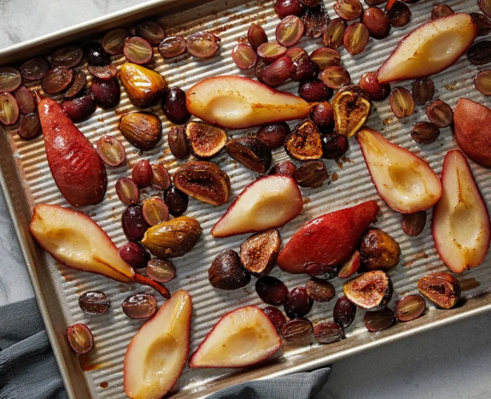 Ellie_Krieger's tweet photo. Roasting fruit concentrates its flavors and caramelizes it, making it soft + lusciously sweet. Here, grapes, #pears and #figs are tossed in a mixture of balsamic vinegar, honey &amp; #ginger, and roasted until coated in a glorious sweet-tangy glaze. https://t.co/LVkpuh29t7 #fallfruit https://t.co/KAxS1Sh78y
