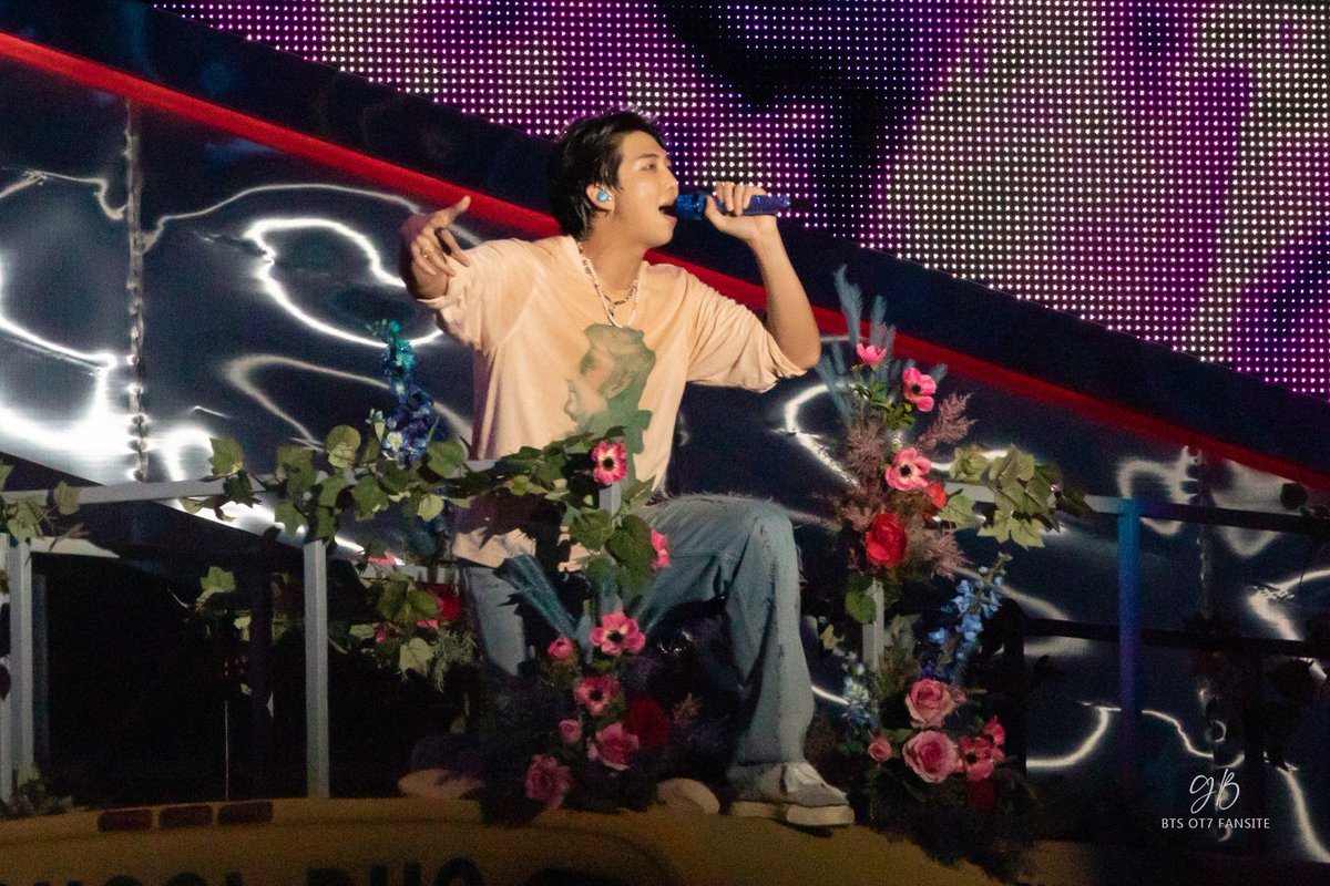 geobyeol's tweet photo. 221015 YTC in busan
남준이 카리스마 누가 이겨 🤔
항상 그 자리에 있어줘🙏
#BTS #방탄소년단 #RM #알엠 #김남준 #남준 #리더 #KIMNAMJOON
@BTS_twt https://t.co/G0jbgmBGZt