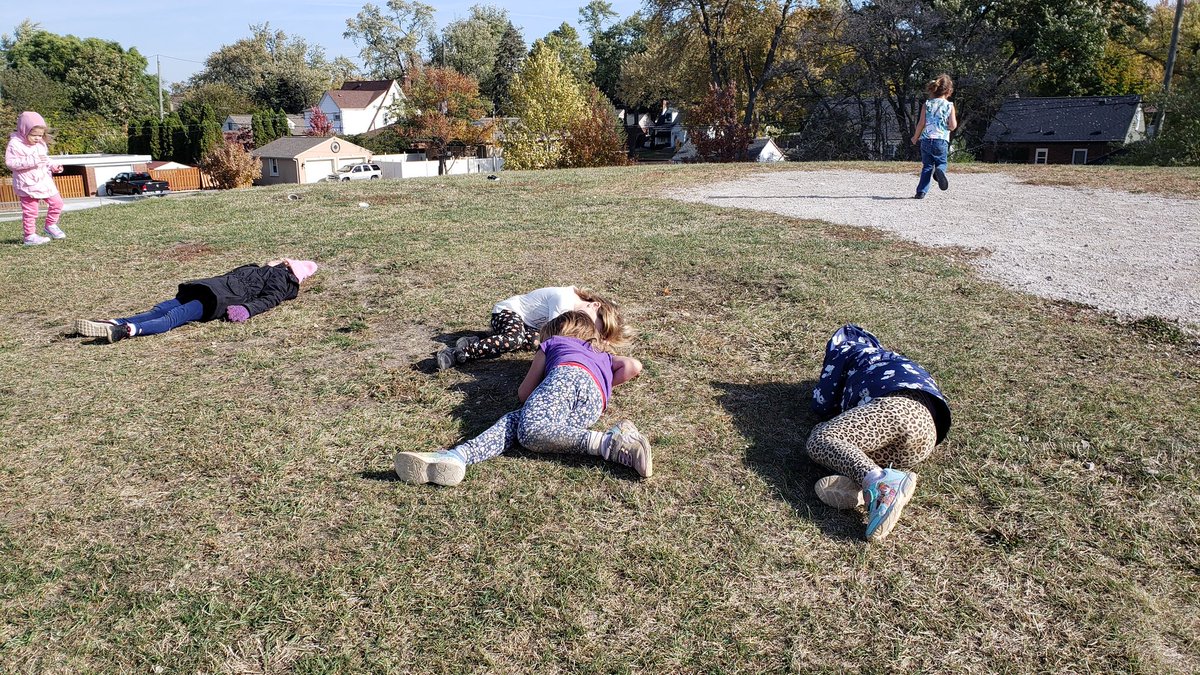 JBrentECE's tweet photo. H wanted to go to the hill. Great idea! Running up and down. Then S wanted 'Sleeping Bunnies'. We had a rousing time of 🐇, 🐆, 🦋, 🐊, 🐒, 🐘...and children waking and hopping, prowling, flitting, chomping, swinging, stomping and running 😊
#FollwTheirLead #4FrameBC #WholeChild https://t.co/uOilVu0GF1