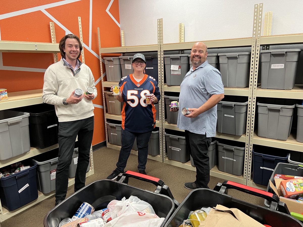 _MurphCo's tweet photo. Earlier this week, we volunteered at @FoodForHopeCO, helping sort and package food for families in need in the local community! We look forward to having them at our upcoming Holiday Kickoff Party and Open House on November 10th!
#MurphyCares #FoodforHope #CommunityInvolvment https://t.co/Z49Eyby9A5