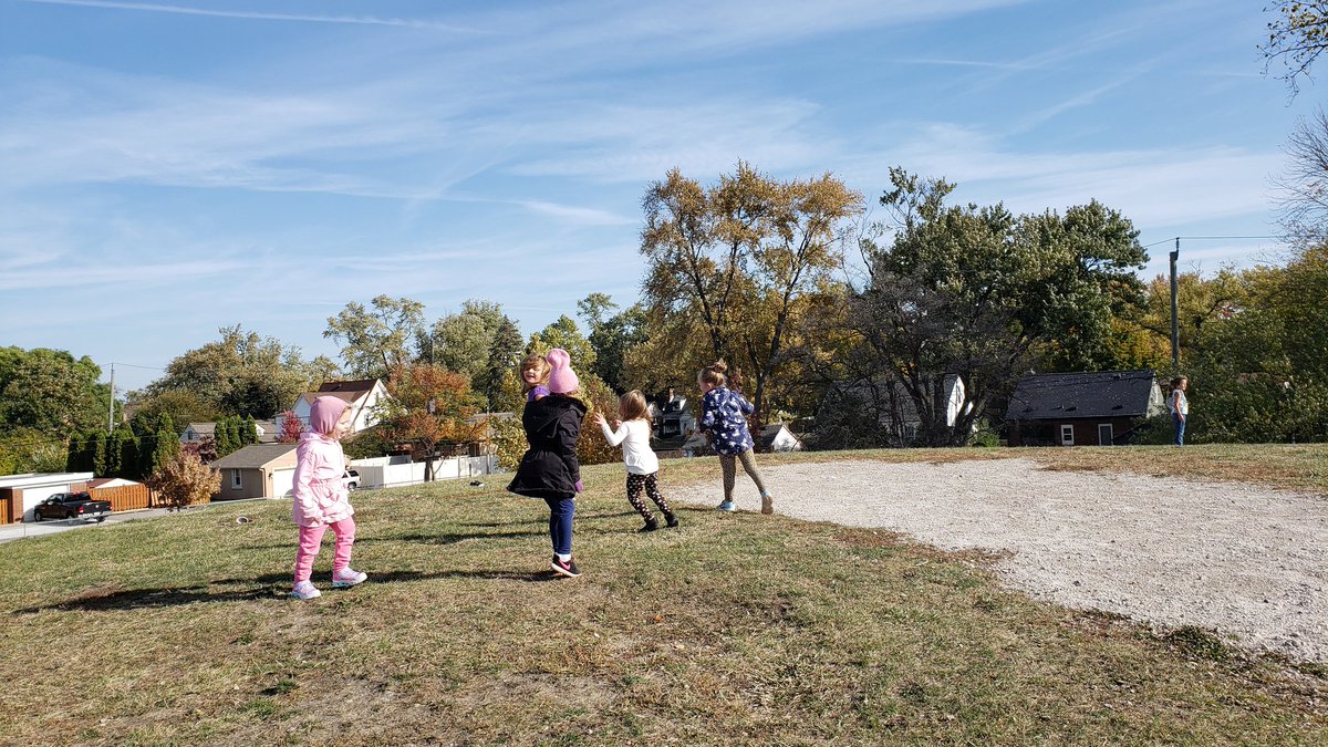 JBrentECE's tweet photo. H wanted to go to the hill. Great idea! Running up and down. Then S wanted 'Sleeping Bunnies'. We had a rousing time of 🐇, 🐆, 🦋, 🐊, 🐒, 🐘...and children waking and hopping, prowling, flitting, chomping, swinging, stomping and running 😊
#FollwTheirLead #4FrameBC #WholeChild https://t.co/uOilVu0GF1