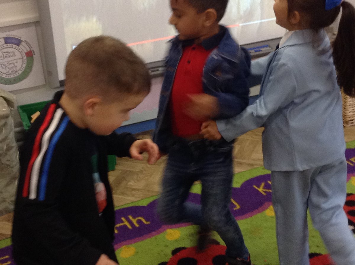 SoulsSchool's tweet photo. Reception enjoyed their Creation Art work with paint, drama and dance #creation #Godmadeus https://t.co/srWTXFa2Hj