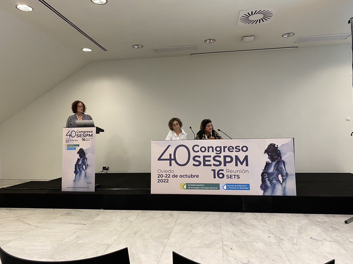 MamaHCUV's tweet photo. La Dra. @EBuchV nos cuenta los resultados en el uso del #Hemopatch en el vaciamiento axilar. Tiene el drenaje axilar los días contados??? #SESPM40 @GVAclinic @sespm @aec_mama @uchceu #BreastCancer https://t.co/KJRF41OC8h