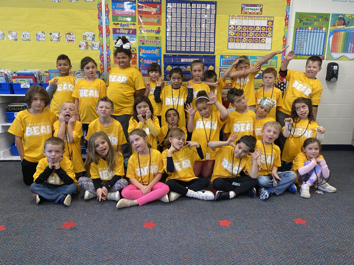 MrsFriskSLCS's tweet photo. It’s Fun Run day and these first graders are looking so BRIGHT! ⭐️💡 https://t.co/v898esMwMS