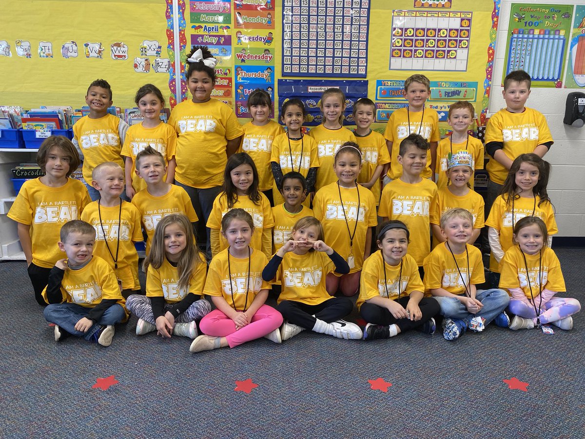 MrsFriskSLCS's tweet photo. It’s Fun Run day and these first graders are looking so BRIGHT! ⭐️💡 https://t.co/v898esMwMS