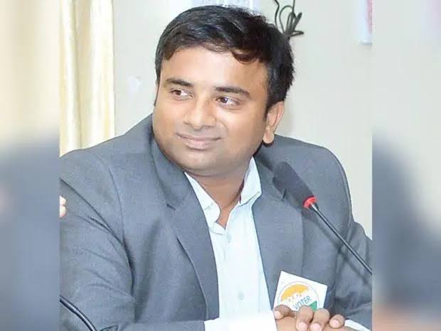 MasthMysore's tweet photo. Dr. Rajendra KV, IAS is the New DC of Mysuru.
#Mysore #Mysuru #MysuruDC #Masthmysore https://t.co/Tf4N1pOLNP