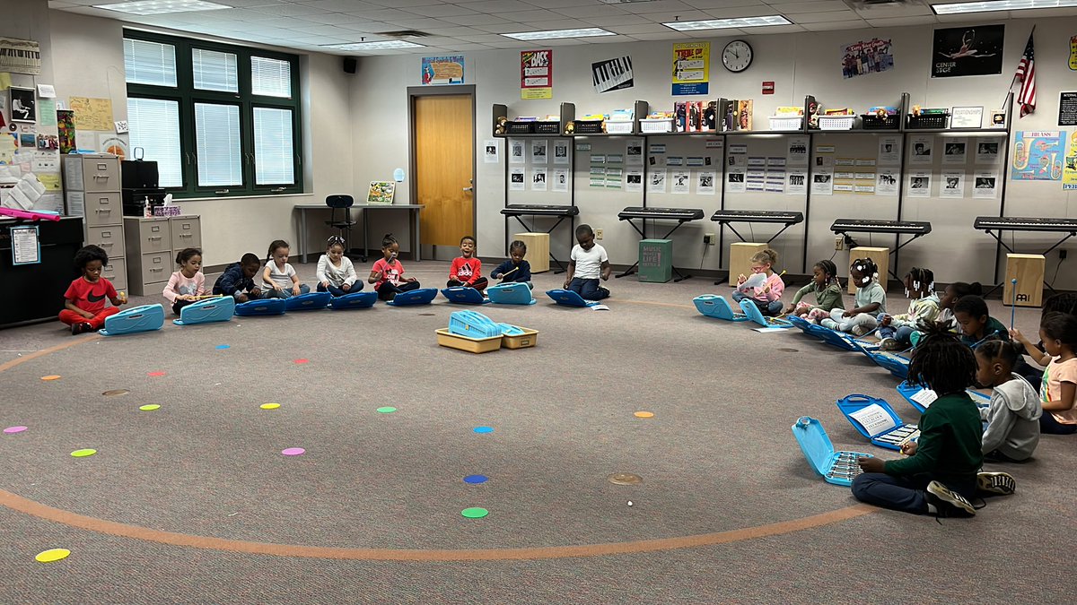 Kindergarten exploring melody.#WarrenWill <a href="/Lakeside_Lions/">Lakeside Elementary</a>