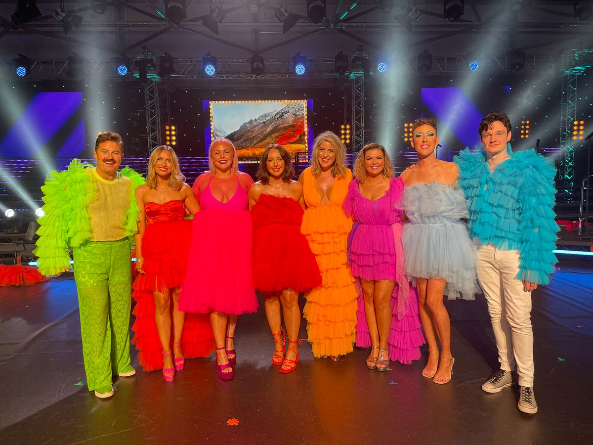 Canolfan S4C Yr Egin (@yr_egin) on Twitter photo ✨Noson Gomedi: <a href="/S4C/">S4C 🏴</a> 40✨
Dewch i fwynhau noson gomedi arbennig, gyda <a href="/Tryst_Ellis/">Trystan Ellis-Morris</a> + <a href="/emmagwalford/">emma walford</a> yn cyflwyno + Maggi Noggi, Cabarela a mwy yn cymryd rhan!
📅 04.11.22 ⏰ 6yh
🎟 Tocynnau AM DDIM
🔗 Linc i archebu yn y bio!
<a href="/thinkorchard/">Orchard</a> <a href="/Lisa_Angharad/">Lisa Angharad</a> <a href="/drindoddewisant/">Drindod Dewi Sant</a> ✨Noson Gomedi: <a href="/S4C/">S4C 🏴</a> 40✨
Dewch i fwynhau noson gomedi arbennig, gyda <a href="/Tryst_Ellis/">Trystan Ellis-Morris</a> + <a href="/emmagwalford/">emma walford</a> yn cyflwyno + Maggi Noggi, Cabarela a mwy yn cymryd rhan!
📅 04.11.22 ⏰ 6yh
🎟 Tocynnau AM DDIM
🔗 Linc i archebu yn y bio!
<a href="/thinkorchard/">Orchard</a> <a href="/Lisa_Angharad/">Lisa Angharad</a> <a href="/drindoddewisant/">Drindod Dewi Sant</a>