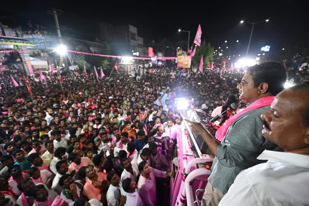 TSwithKCR's tweet image. మునుగోడు నియోజకవర్గం:
చౌటుప్పల్‌ కేంద్రంలో టీఆర్‌ఎస్‌ పార్టీ నిర్వహించిన రోడ్‌ షోలో కేటీఆర్ గారు పాల్గొని ప్రసంగించారు.

#MunugodeWithKCR
#VoteForCar