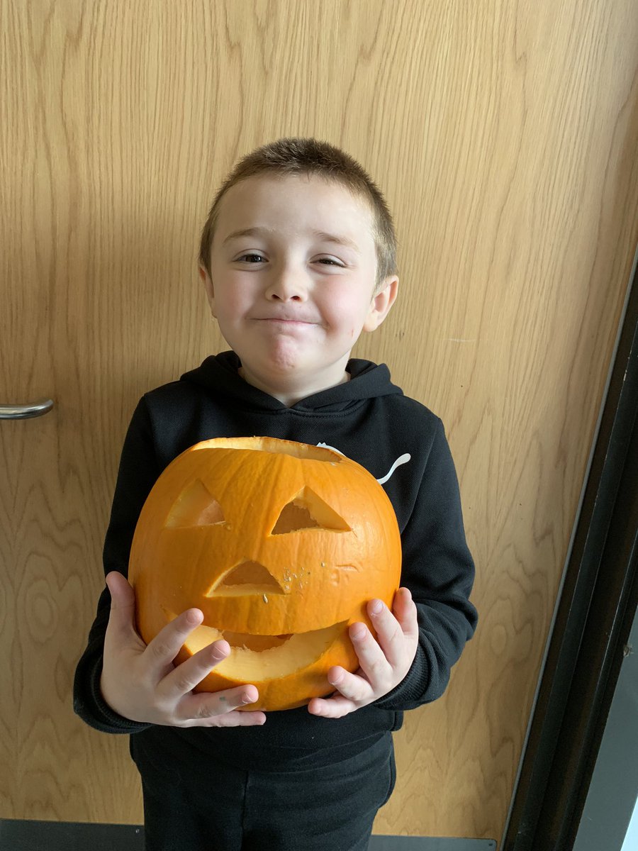 MrsMoorcroftNP's tweet photo. We carved our class pumpkin today 🎃 https://t.co/yB6vPrtj38