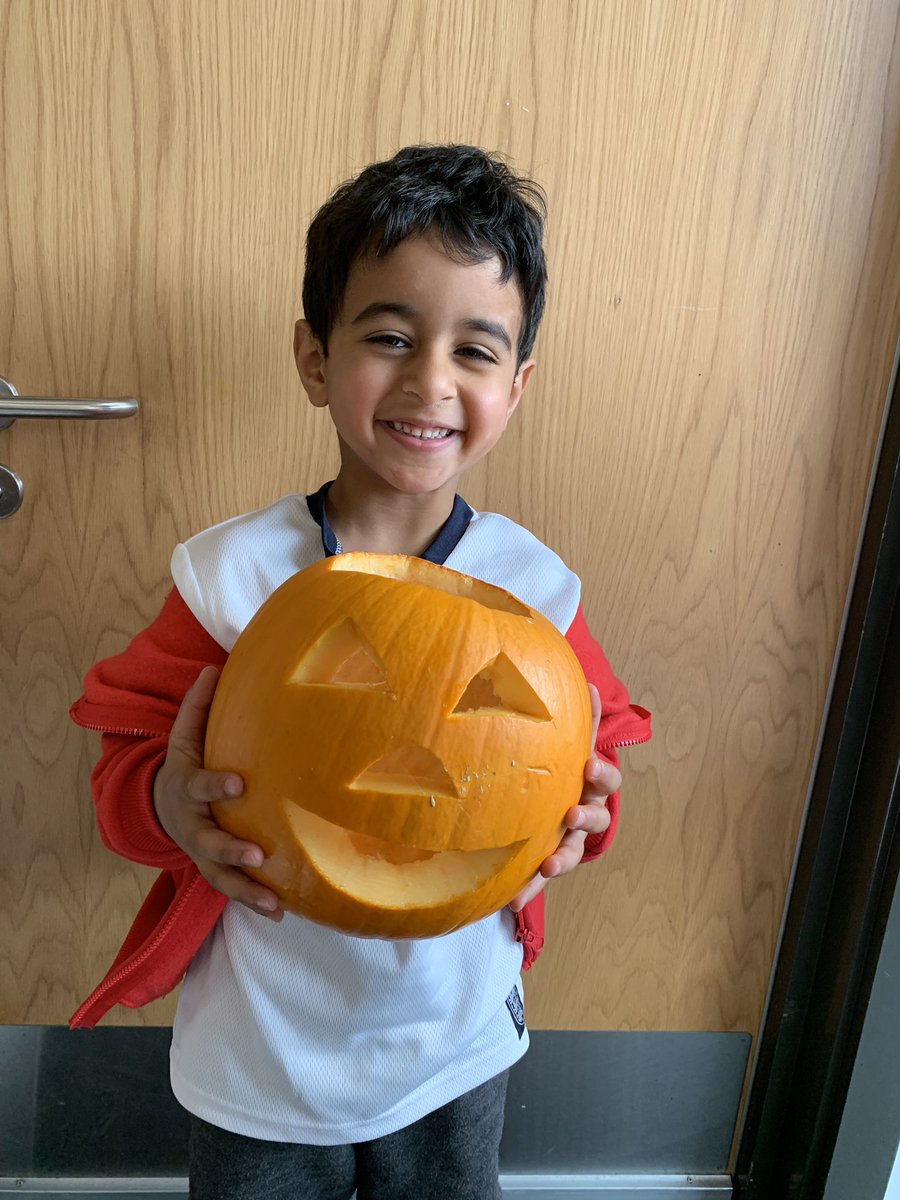 MrsMoorcroftNP's tweet photo. We carved our class pumpkin today 🎃 https://t.co/yB6vPrtj38