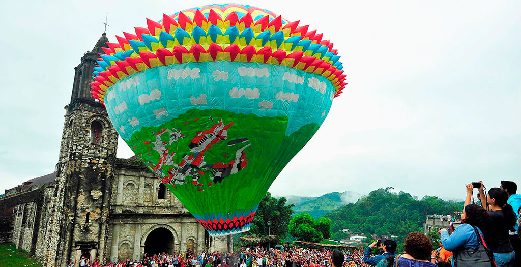 EmbaMexFra's tweet photo. Lors de votre prochain voyage au 🇲🇽, visitez le #VillageMagique ✨ de #ZozocolcoDeHidalgo (État de #Veracruz), célèbre pour son festival de montgolfières, les eaux cristallines de Las Pozas del Diablo 🏞️, sa délicieuse cuisine 🍴😋 et son bel artisanat 😍 

@SECTUR_Veracruz https://t.co/bg9WaJ5VYa