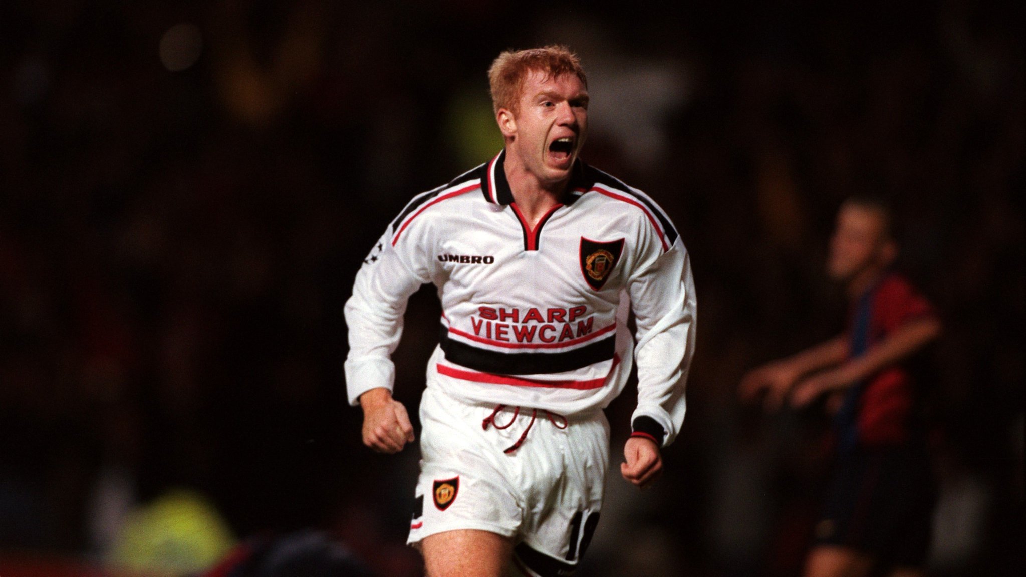 Happy Birthday today to former Manchester United Midfielder Paul Scholes                