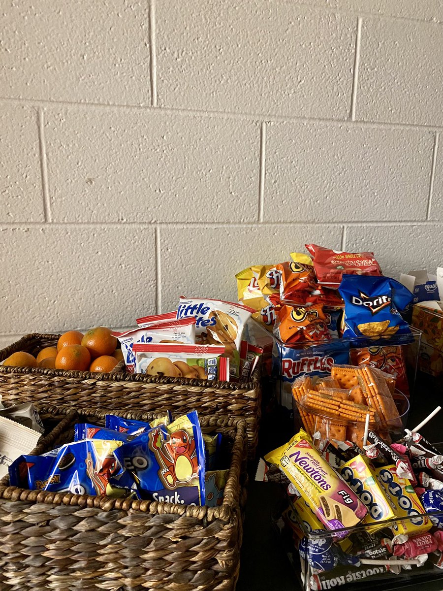 M S. V A L E N T I N E tweet media