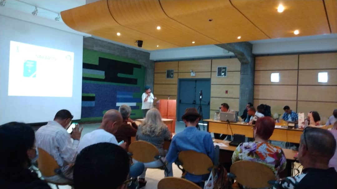 movinotinto's tweet photo. #MVInforma || Así se desarrolla el foro "Situación laboral en Venezuela" realizado con la participación de 6 ponentes en la sala Francisco de Miranda de la UCV #21Oct https://t.co/ycqsJahccQ
