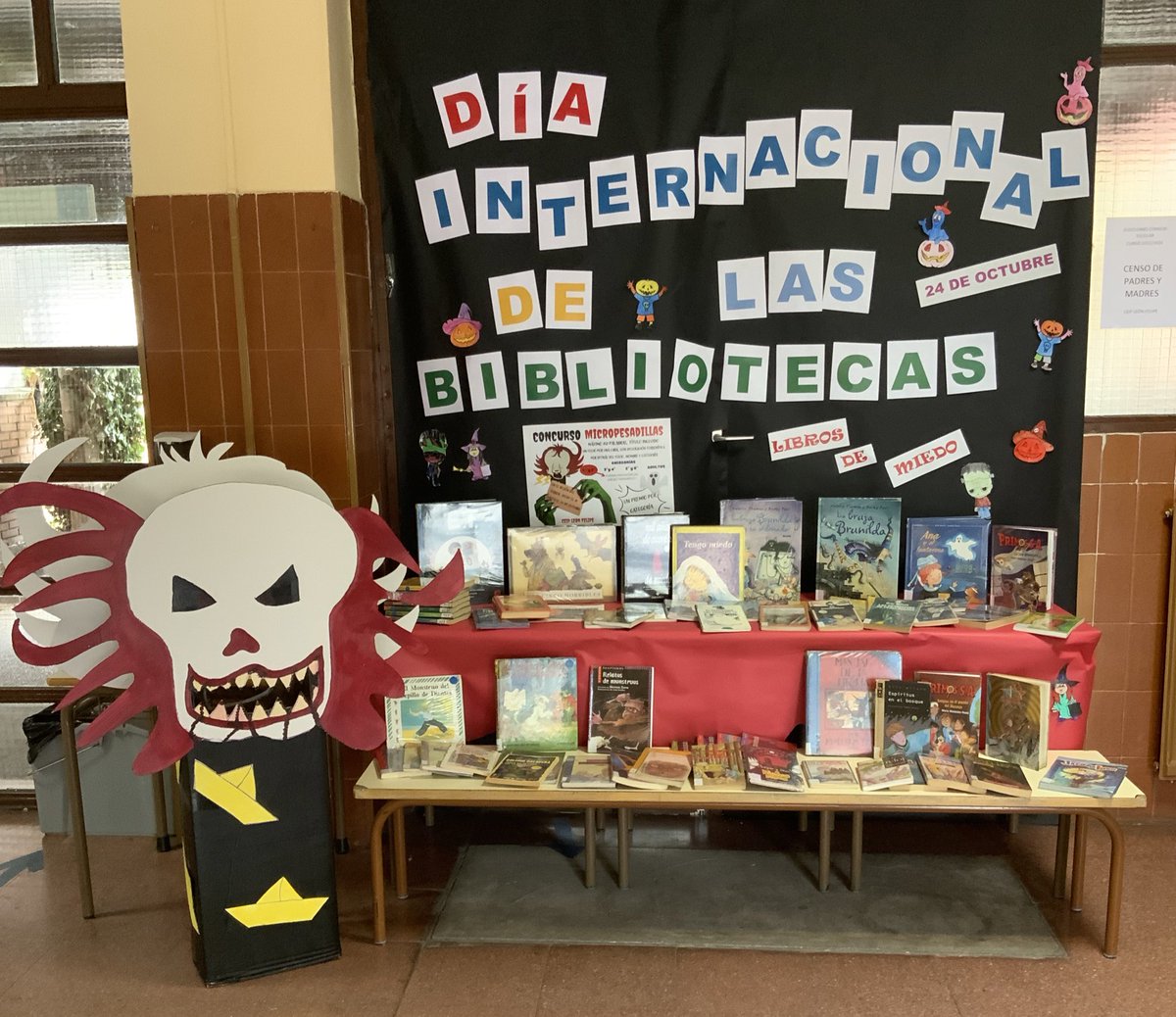 CEIPLEONFELIPE's tweet photo. El lunes 24 de octubre se celebra el DÍA INTERNACIONAL DE LAS BIBLIOTECAS, desde nuestro Colegio ponemos nuestro granito de arena y hemos expuesto los libros de miedo que hemos encontrado en nuestra BIBLIOTECA, la de los LEONES Y LEONAS (es decir,  personas que LEEN muuucho) https://t.co/aG1idGF4fj