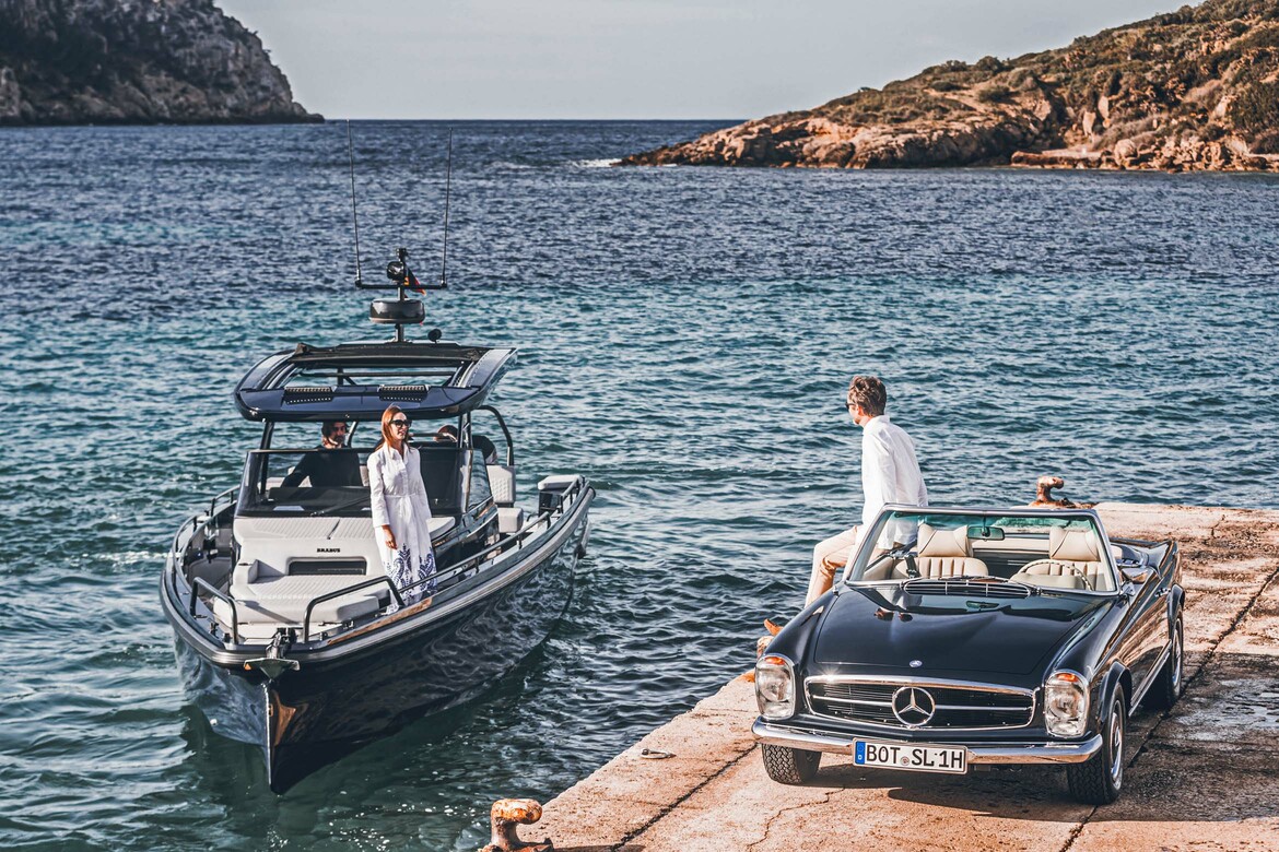 flibsofficial's tweet image. The BRABUS Shadow 900 Deep Blue Signature Edition is making an appearance at #FLIBS2022 😍 Experience her beauty first-hand at the @NauticalVentures Convention Center booth!
.
@MercuryMarine #BrabusMarine #Shadow900 #BrabusShadow #FLIBS