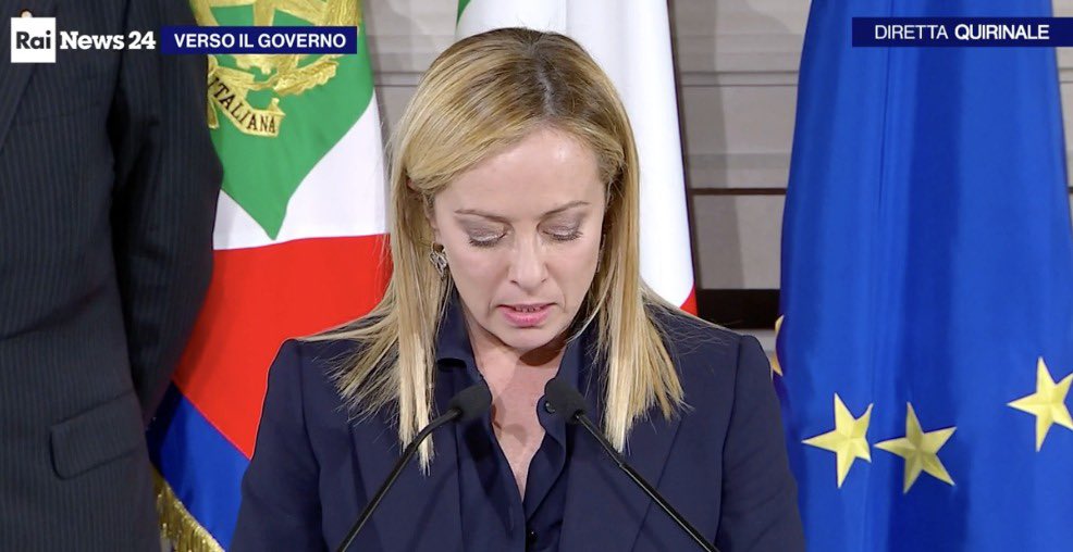 electo_mania's tweet photo. ‼️Italia 🇮🇹: Meloni 🔵 confirma la formación del nuevo Gobierno italiano con ella al frente del país 💼.

Se confirma el acuerdo con Lega ⚫️ y Forza Italia 🔷.

https://t.co/EqNRLwQxzH #Italia https://t.co/kaBEDd8dm3