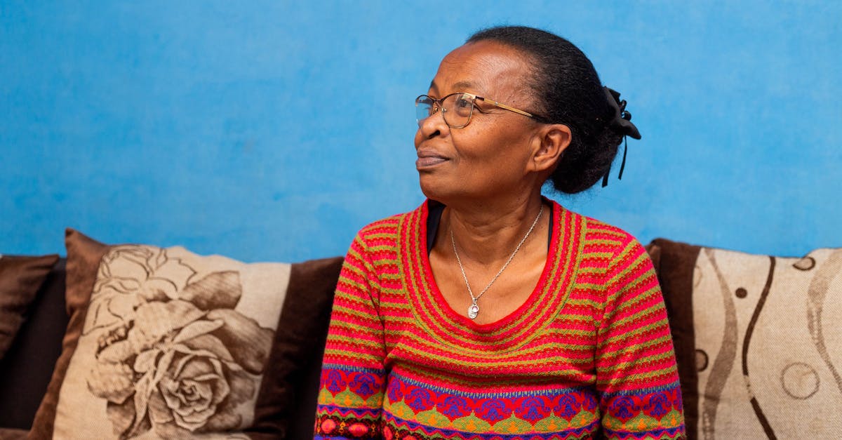 Although they provide essential services, #domesticworkers rarely have access to rights & protection. Myriam from Madagascar is advocating for all domestic workers of her country, helping them to unite and assert their rights as workers 🙌 ow.ly/a17z50Leal3