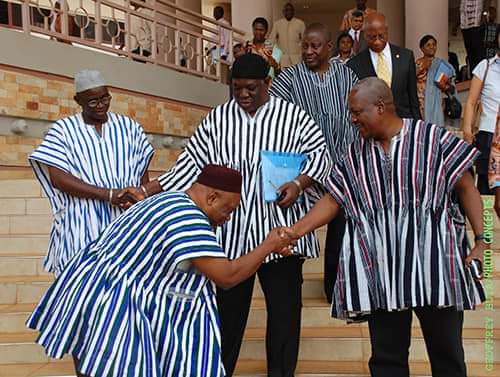 AfricaFactsZone's tweet image. Ghanaian traditional attire known as smock.  It is said to be the most popular traditional attire in Ghana.