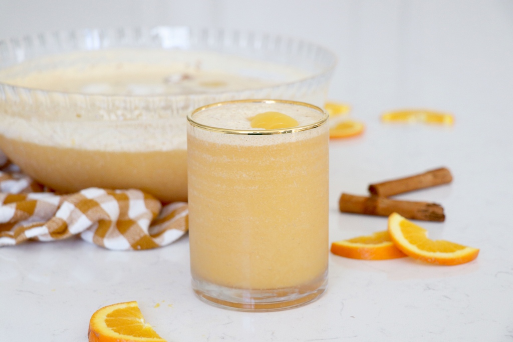 hlthygrocerygrl's tweet image. Hosting a Halloween gathering? Try this Citrus Cider Fizzy Punch! It's fizzy, sweet and the perfect drink to celebrate Halloween! 

Get this NEW @Limoneiraco recipe here: healthygrocerygirl.com/2022/10/21/cit…
.
#healthygrocerygirl #limoneira #punch #halloweendrinks #cider