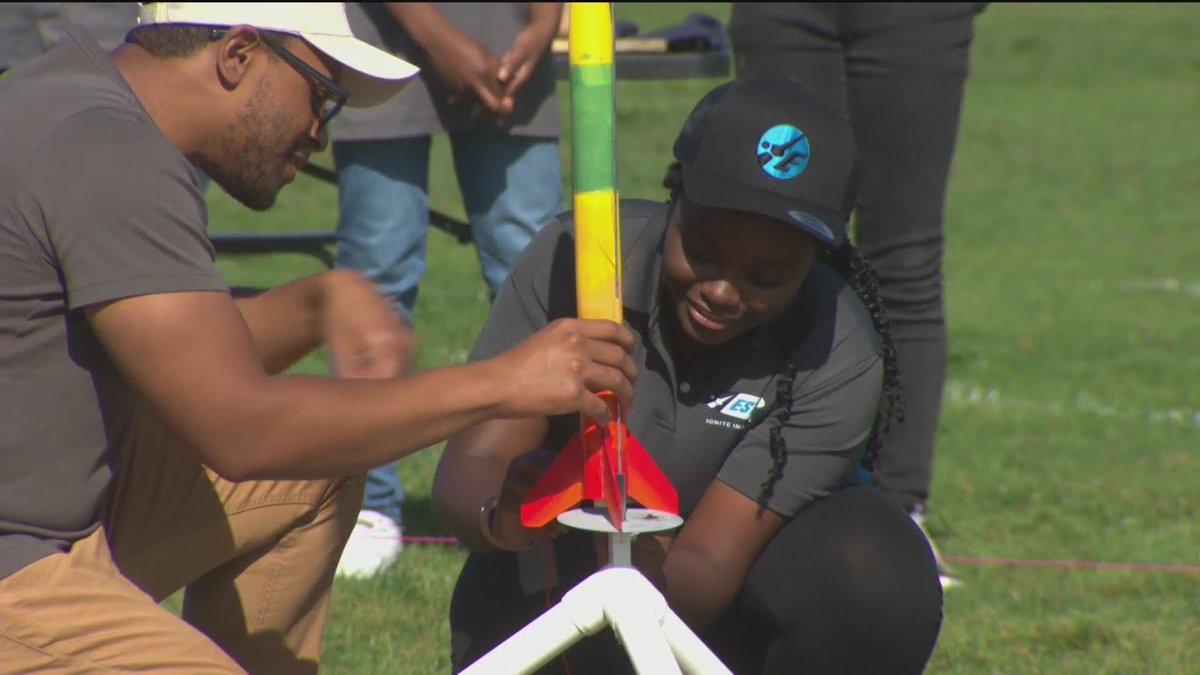 MITLL's tweet photo. Guided by volunteers from @MIT, Lincoln Laboratory, and @WPI, Brockton students participated in a rocket launch competition. Hosted by the Empower Yourself program, the event aims to encourage more students to participate in advanced STEM. https://t.co/gf2m9DpHJ8 https://t.co/u1wxr6JDWv