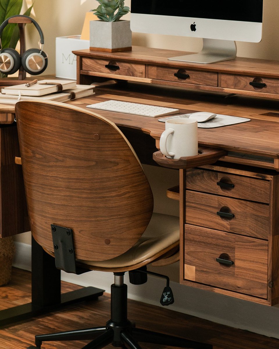 WyrmwoodGaming's tweet photo. The magnetic rail system included in the Modular Desk allows you to customize your array of accessories. They are the perfect add-ons to your desk workspace.😍 

#modulardesk #sitstanddesk https://t.co/RTxOMuHfiQ