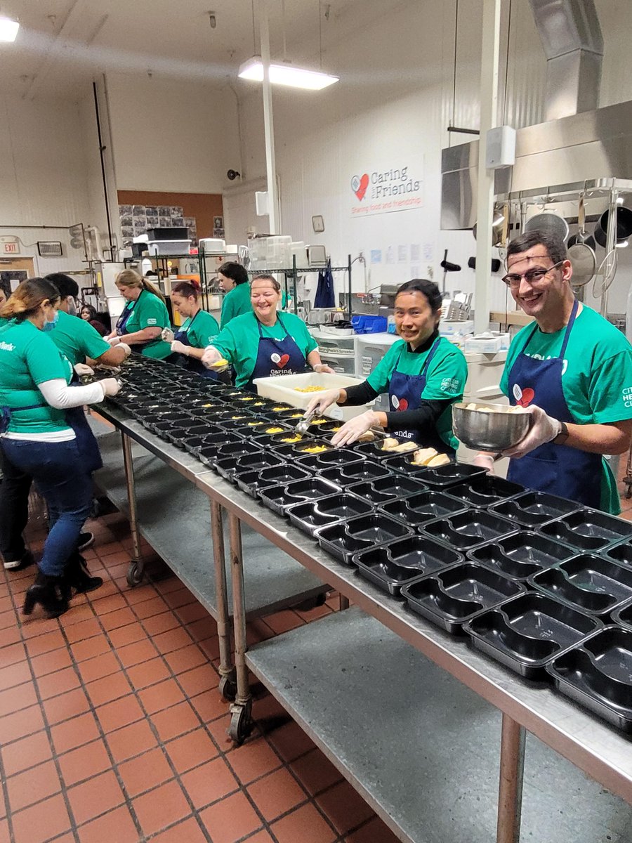 Caring4Friends_'s tweet photo. Thanks to the @CitizensBank team for helping us make 777 meals for our friends and neighbors. We hope to see you again. #volunteer #SharingFoodAndFriendship #TogetherWeCan #CaringKitchen #CaringForFriends https://t.co/yIC1CUNWN6