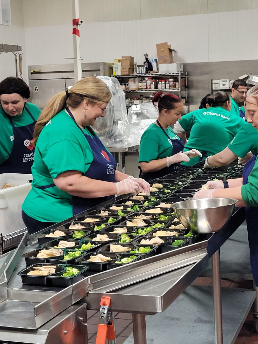 Caring4Friends_'s tweet photo. Thanks to the @CitizensBank team for helping us make 777 meals for our friends and neighbors. We hope to see you again. #volunteer #SharingFoodAndFriendship #TogetherWeCan #CaringKitchen #CaringForFriends https://t.co/yIC1CUNWN6