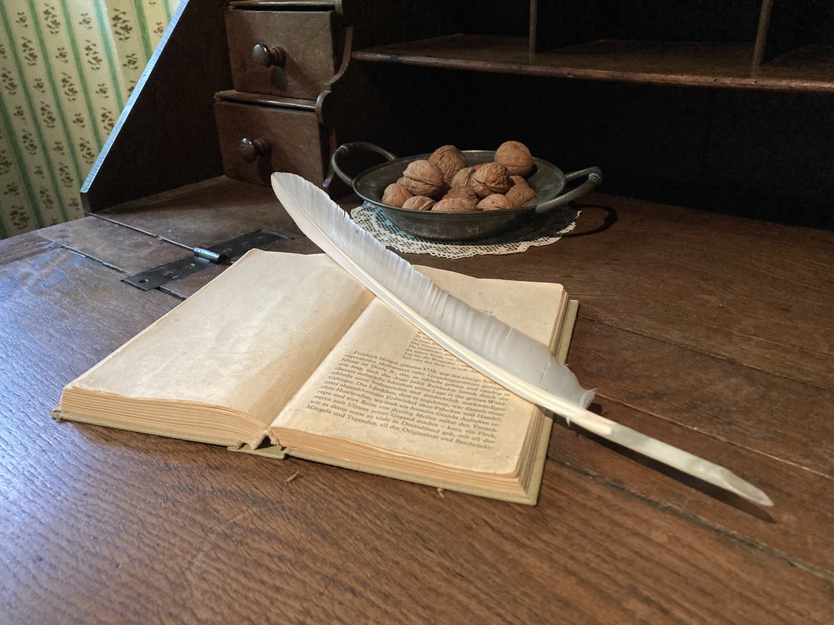 Es liegt mir doch allerlei im Sinne, was ich nur herausschreiben muss, um es loszuwerden … z.B. einige Stoffe zu kleineren Gedichten (5-6 Strophen), die mich plagen, und wo es auch schade darum wäre, wenn ich sie verkommen ließ.