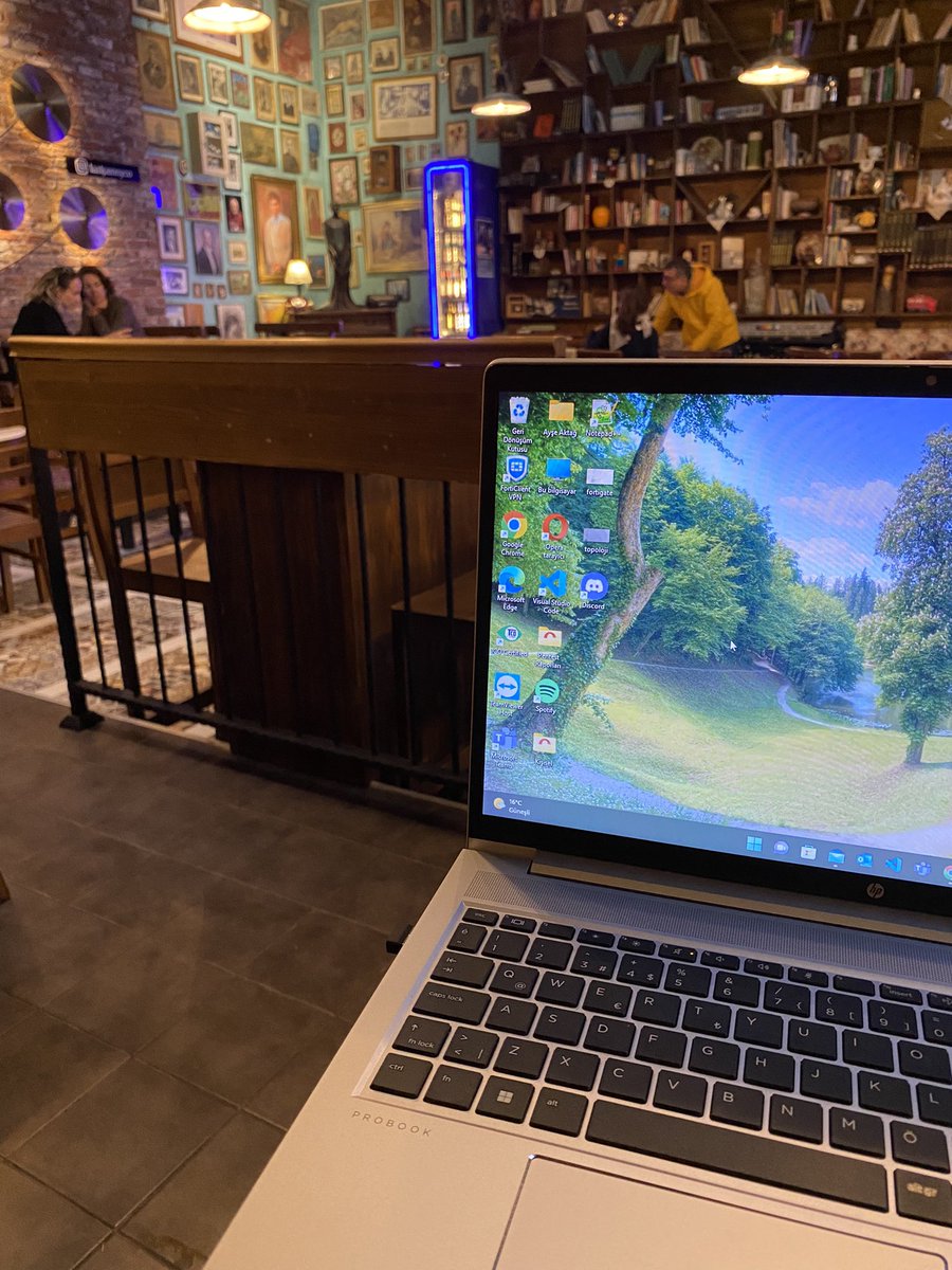 aayseaktag's tweet photo. #bestworkspace https://t.co/8ZmE7PksYR