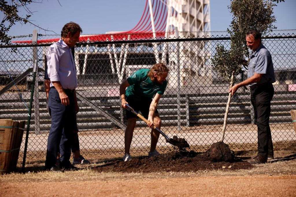 PHortonF1's tweet photo. COTA is planting 296 trees to honour Sebastian Vettel (number of race starts up to #USGP) – it will be called the Vettel Grove. First 20 being planted on COTA’s campus, remainder will be in a grove nearby to help with floodplain restoration. #F1 https://t.co/gMNO94NQcl