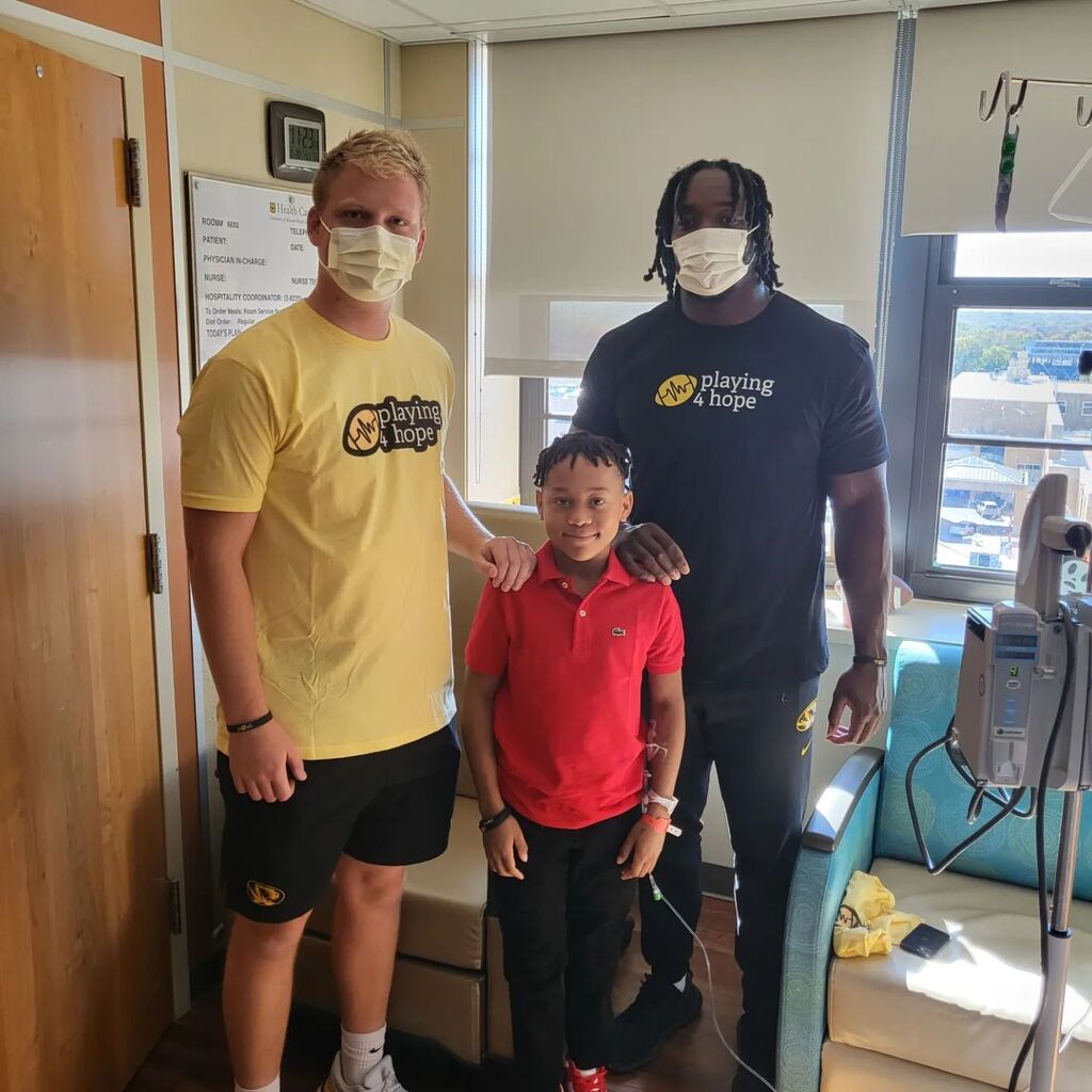 Happy Homecoming week! Everyone meet, Jordan. Yesterday he received a surprise visit from @mizzoufootball defensive lineman, Darius Robinson and long snapper, Jake Hoffmann. Jordan's favorite sport is football and he is an avid Mizzou and KC Chiefs fan s… instagr.am/p/Cj-u7lRuT4e/
