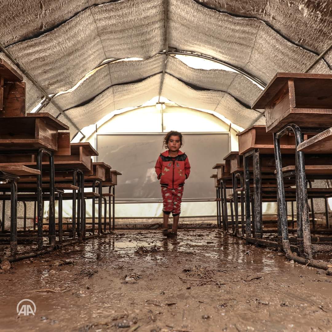 sy____19951's tweet photo. Winter in Idlib, Syrian refugee camps in northern Syria on the border with Turkey, severe and harsh suffering at the beginning of winter
#syria_edlib https://t.co/7IS7atMZbR
