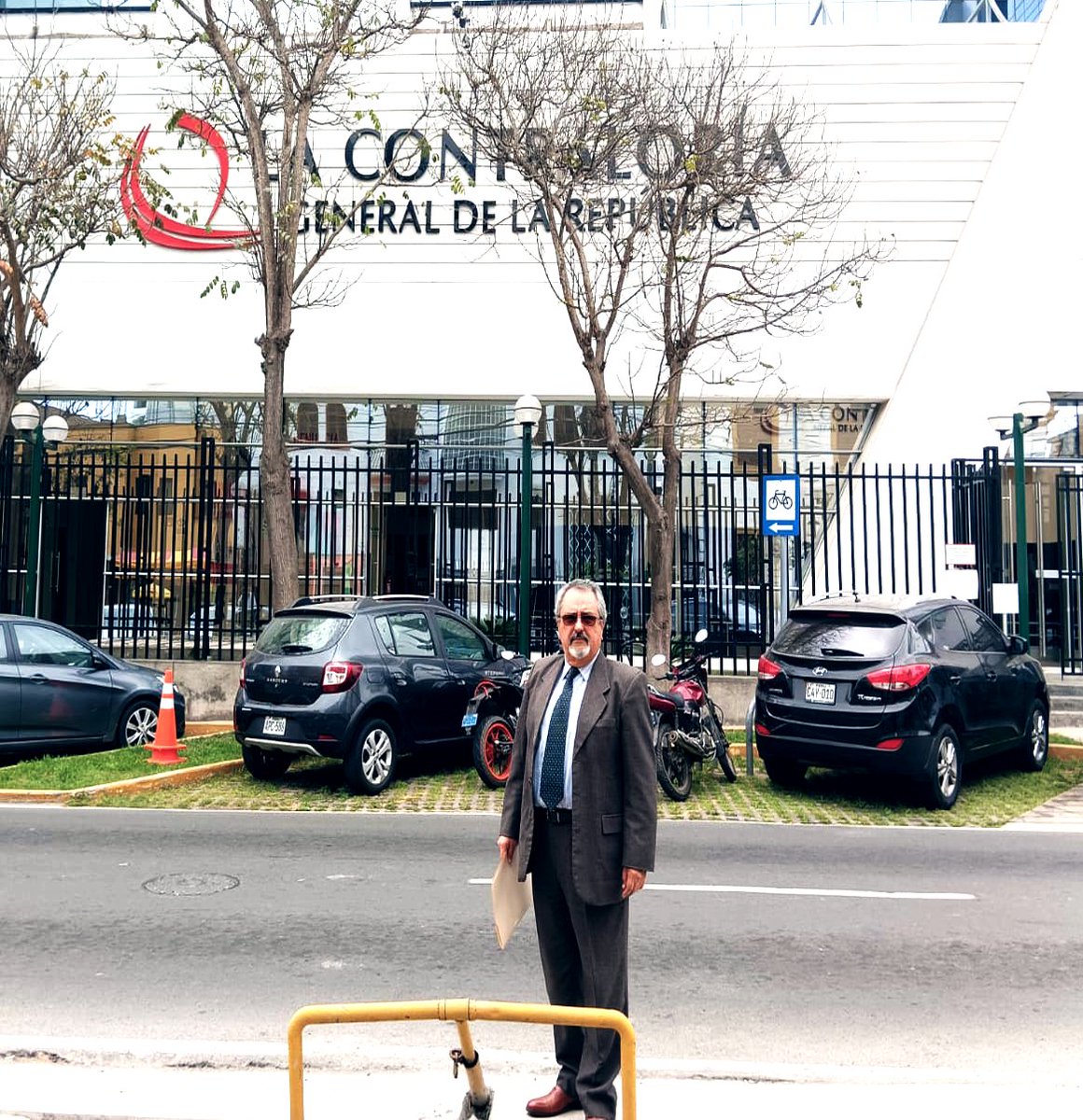 comite_cultural's tweet photo. 👉Ayer, Juan de la Piedra, presidente del Comité Nacional de Defensa del Patrimonio Cultural, en la Contraloría General de la República luego de presentar una denuncia a favor de Machu Picchu, lamentablemente pésimamente gestionada en el presente.👎
#MinisteriodeCultura https://t.co/7Vqu8XwCCb