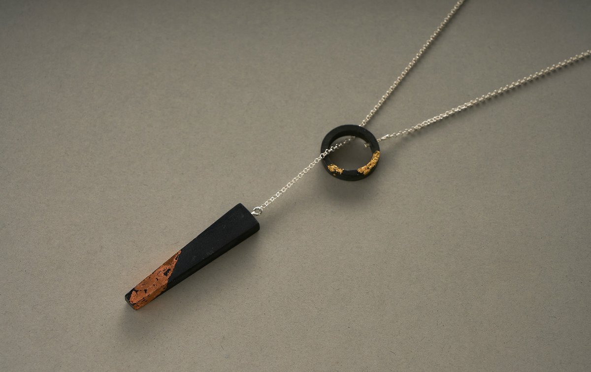 artesaniasdcol's tweet photo. ¡Anímate a usar una joya colombiana que hace las veces de talismán o amuleto!
En la colección de nuestro Programa de Moda y Joyería 2021, encontrarás increíbles piezas 👉🏽 https://t.co/zPlO6g9dpm #QueVivanLasArtesanías #ModaViva https://t.co/8iRPcHF858
