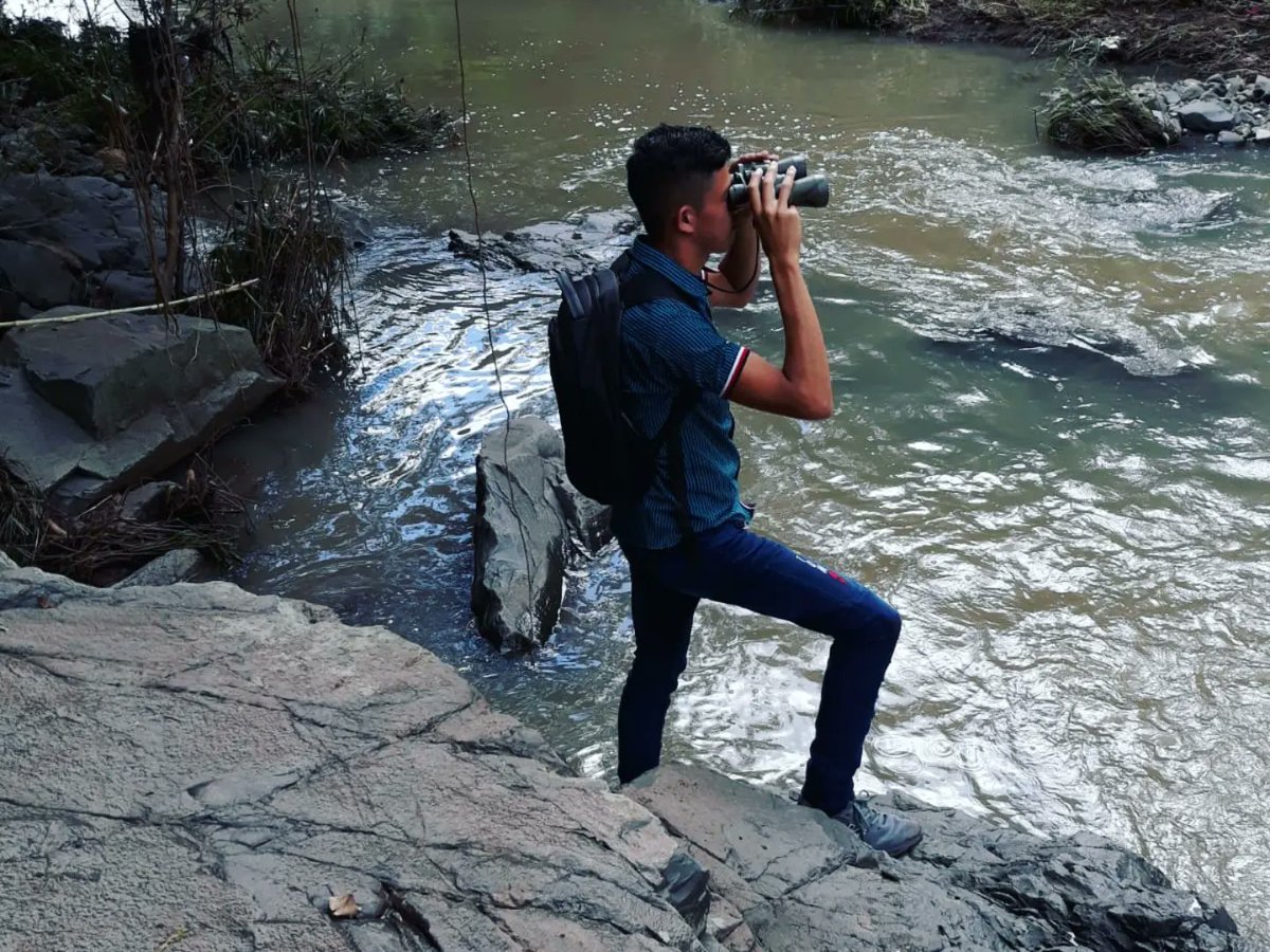 centro_olof's tweet photo. 🎊Estudiantes del Técnico Especialista en Guía de Turista por Espacios Naturales en el Módulo de Inglés reconociendo las partes del binoculares en inglés y los tipos de especies de aves con la actividad de Birdwatching.🎉
#SoyTecNicaragua🇳🇮📚 https://t.co/G9S2TTVTlg