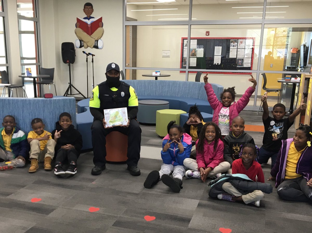 Books and Badges with Officer Kennedy and @Novel_Effect was a wonderful experience supporting our student’s social awareness and relationship skills! @APSMediaServ @SEL_APS @melsithole @APSTAGAcademy