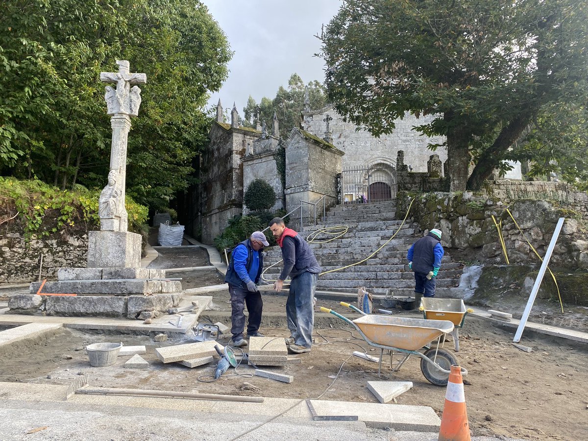 patriciaboboras's tweet photo. Xa queda menos para ver a praza da Igrexa de Xuvencos en todo o seu esplendor! ♥️ #boboras #patrimonio #tueismo #romanico https://t.co/EKfumMDrfD